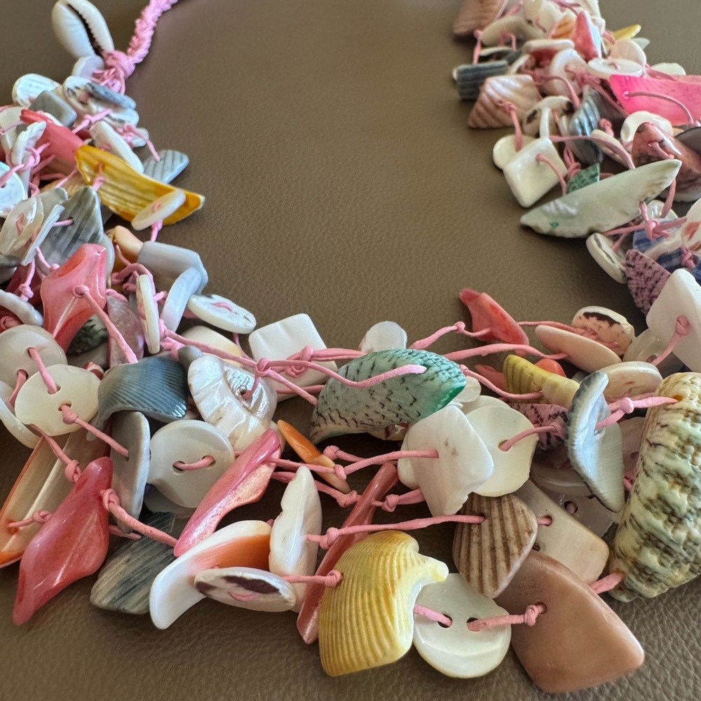 Colorful Shell Necklace - Picture 2 of 5